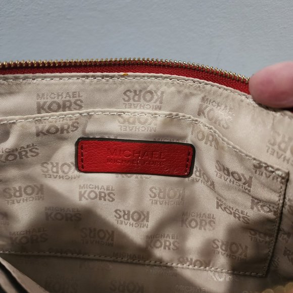 Michael Kors Leather Wristlet bag in red - Picture 5 of 10